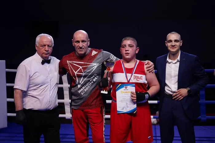 Турнир по боксу на призы Динской общественной организации Федерации бокса среди юниоров (17-18 лет) и юношей (13-16 лет)